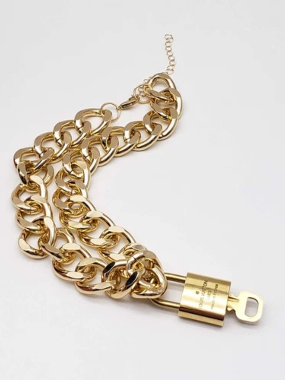 Gold-Plated Necklace with Authentic Louis Vuitton Padlock - Picture 5 of 8
